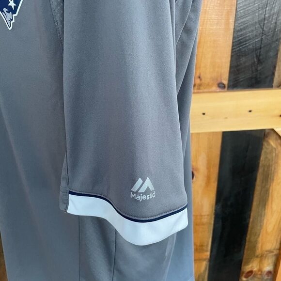 MAJESTIC  Cool Base Patriots gray with white trim polo shirt, size L - Picture 4 of 10